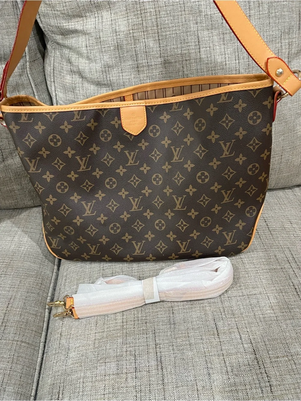 Louis Vuitton knock-off Monogram Canvas Shoulder Bag - Picture 1 of 16